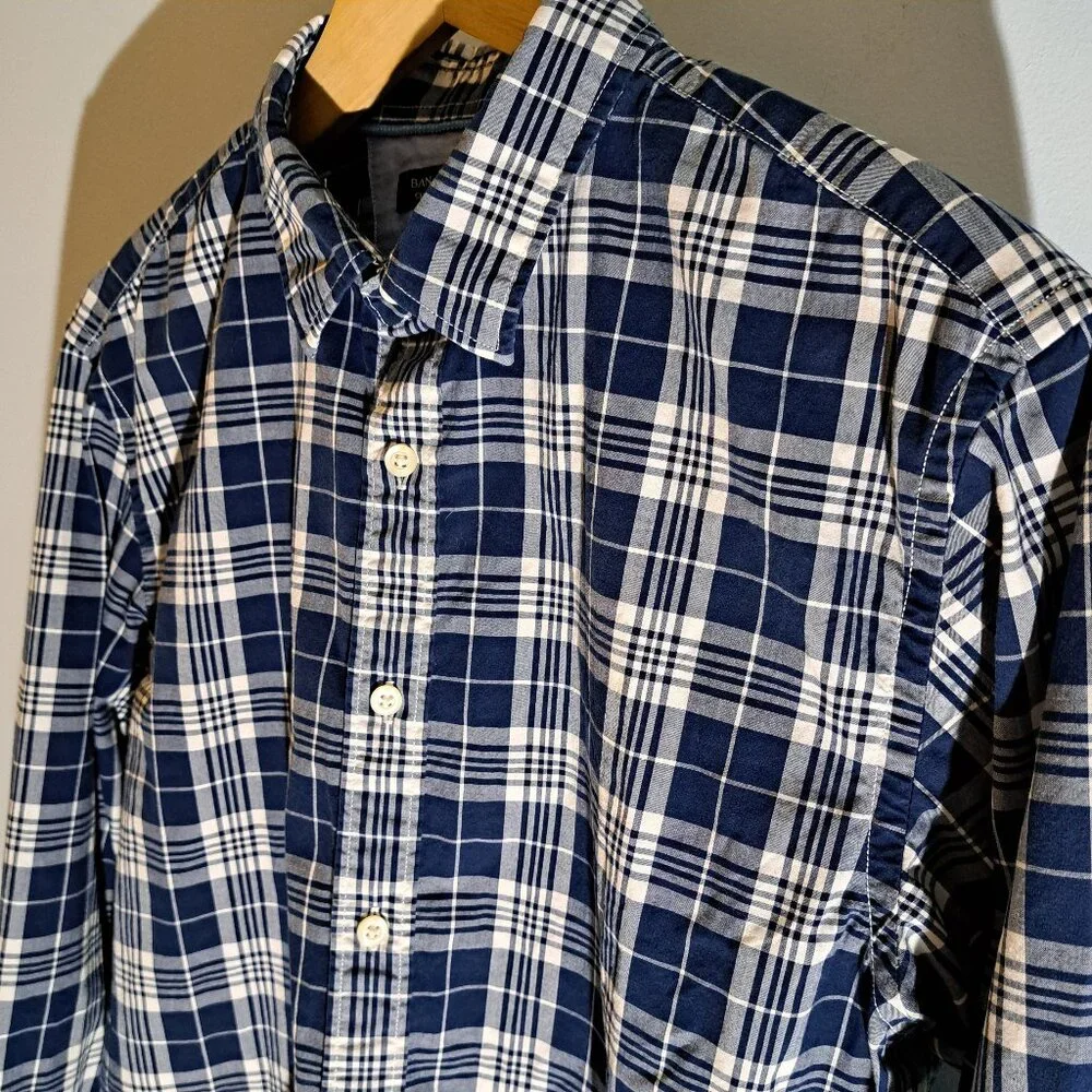 Banana Republic Men's Medium Grant Fit Custom 078 Wash Shirt